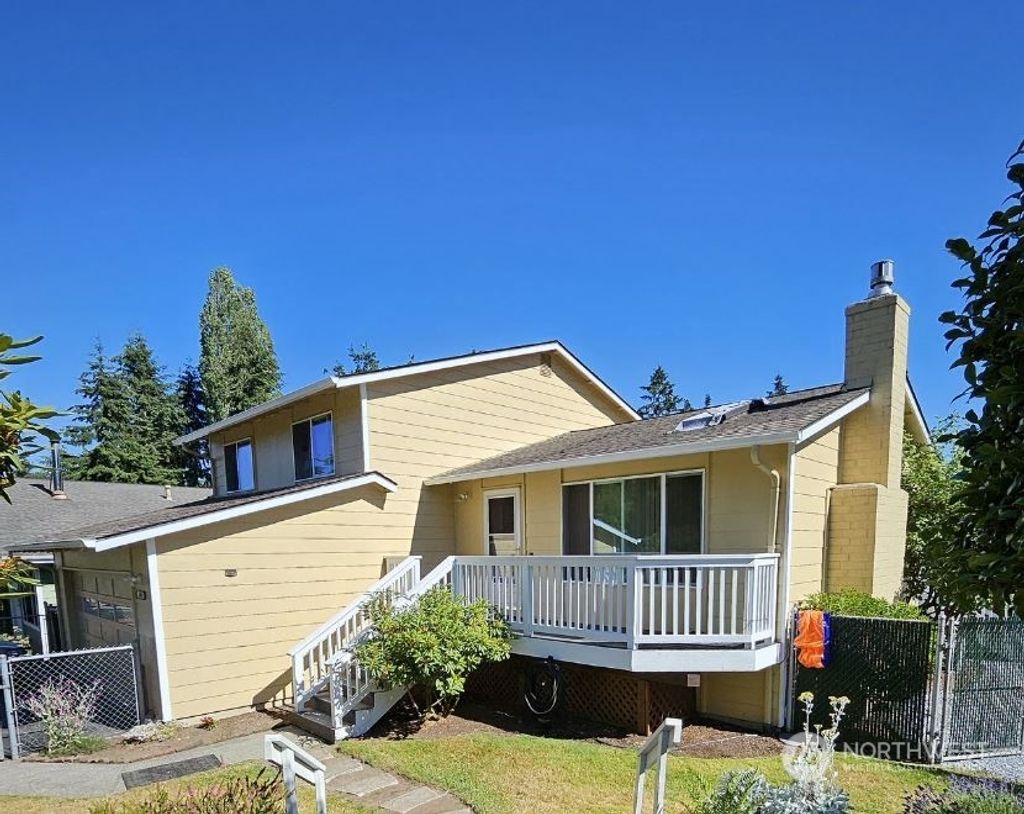 Photo of 4203 S 297th Place, Auburn, WA 98001 (MLS # 2313687)