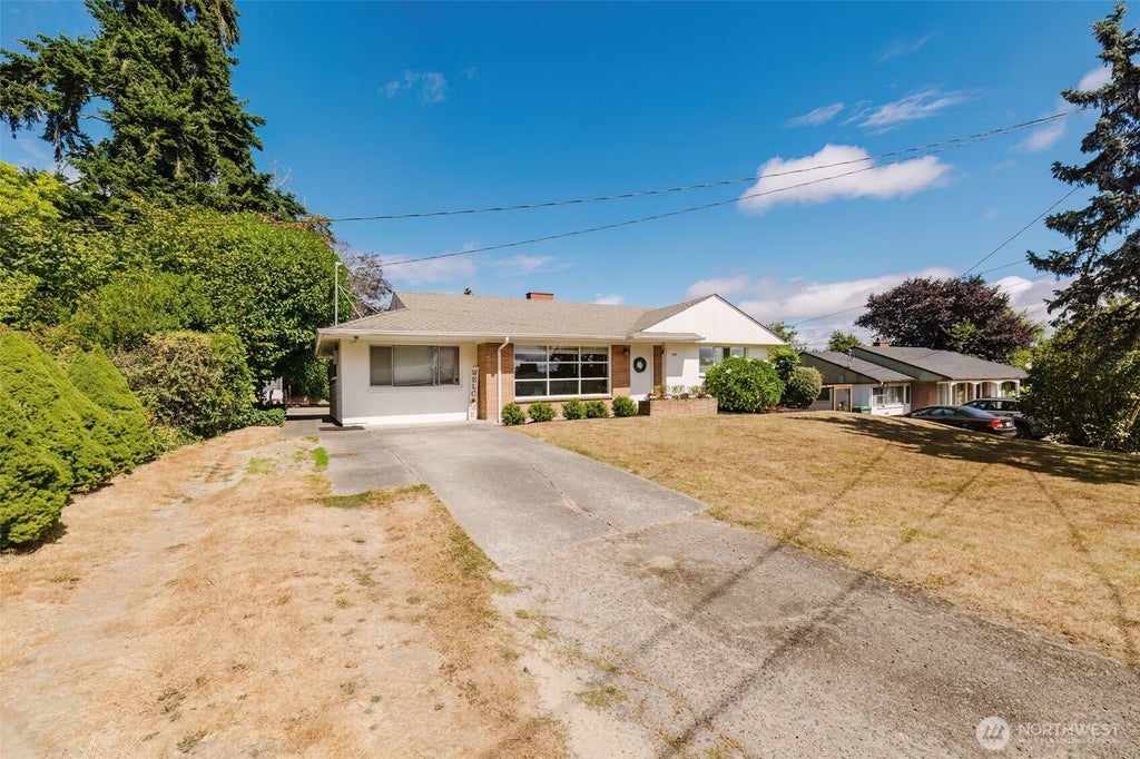 Photo of 2122 NE Sunrise Drive, Bremerton, WA 98310 (MLS # 2576374)