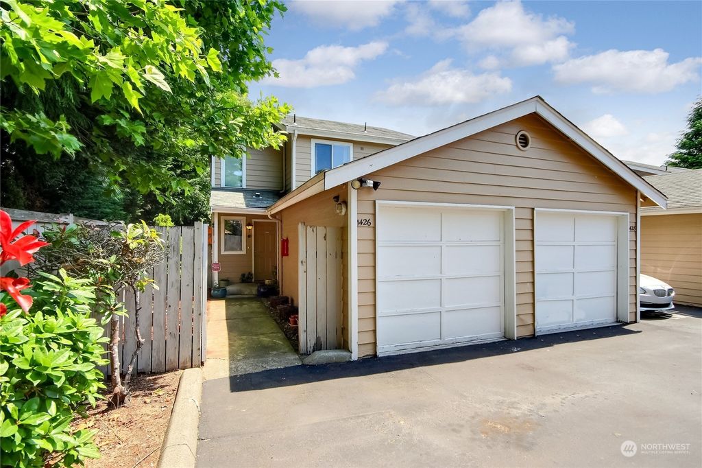 Photo of 1426 S 308th Lane, Federal Way, WA 98003 (MLS # 2041728)