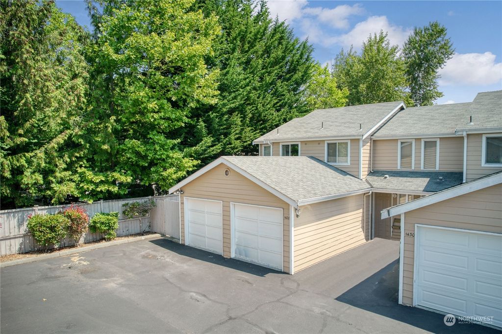 Photo of 1426 S 308th Lane, Federal Way, WA 98003 (MLS # 2041728)