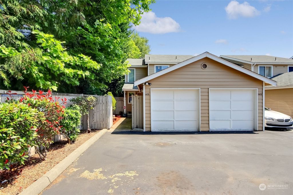 Photo of 1426 S 308th Lane, Federal Way, WA 98003 (MLS # 2041728)