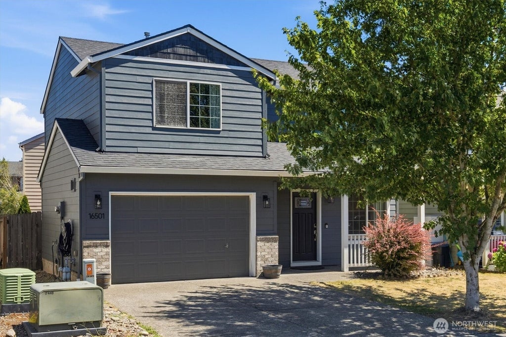 Photo of 16501 NE 12th Court, Ridgefield, WA 98642 (MLS # 2557244)