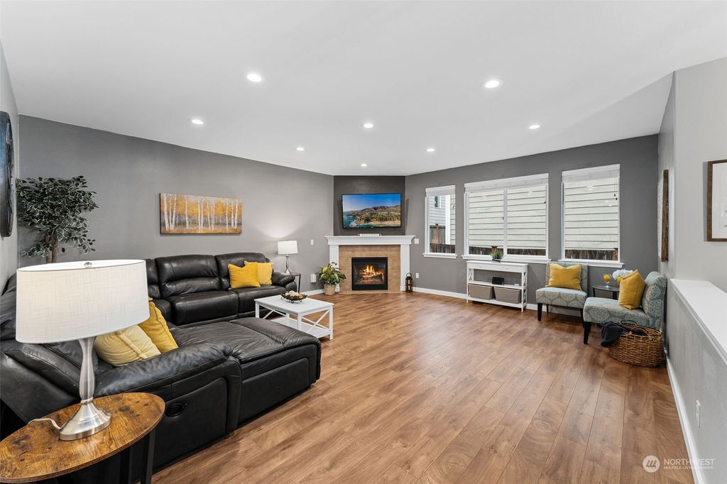 Photo of 1229 126th Place SE, Everett, WA 98208 (MLS # 2302194)