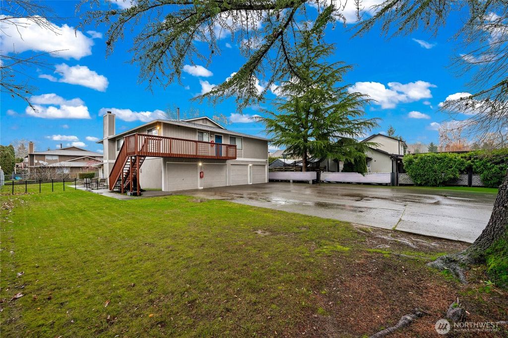 Photo of 919 30th Street NE, Auburn, WA 98002 (MLS # 2458795)