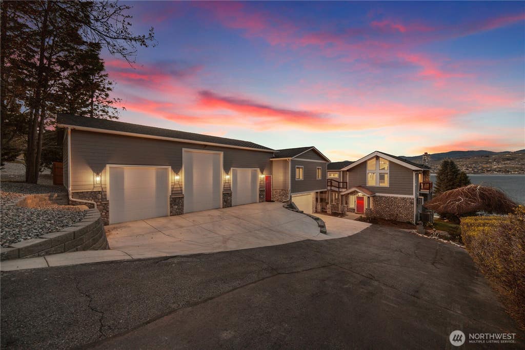 Photo of 21 Grace Lane, Chelan, WA 98816 (MLS # 2557653)