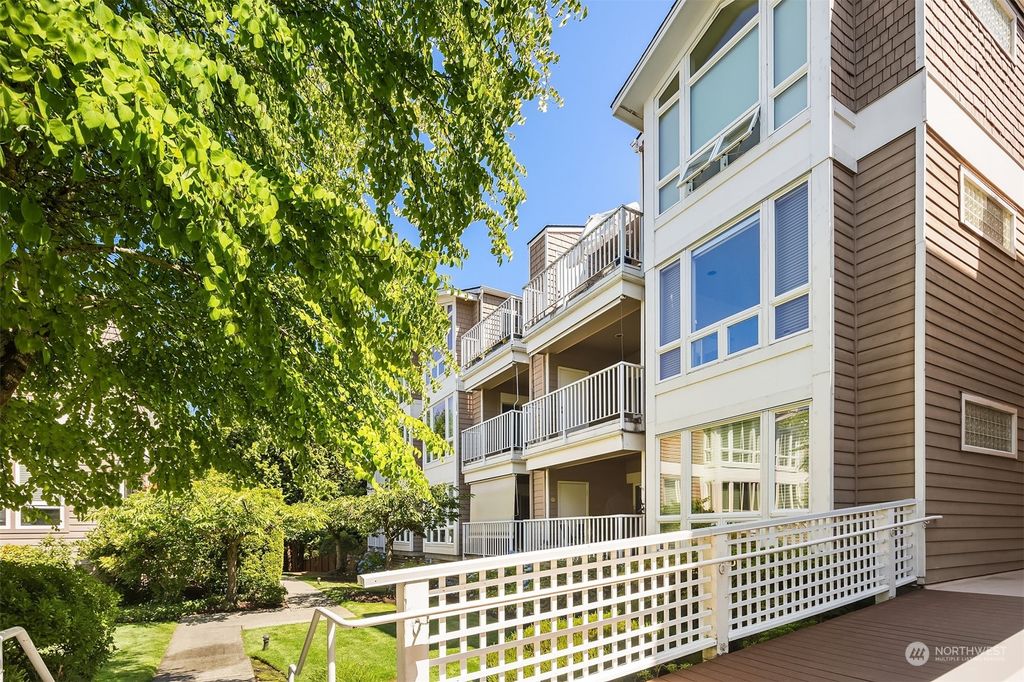 Photo of 702 Kirkland Way #6, Kirkland, WA 98033 (MLS # 2272143)