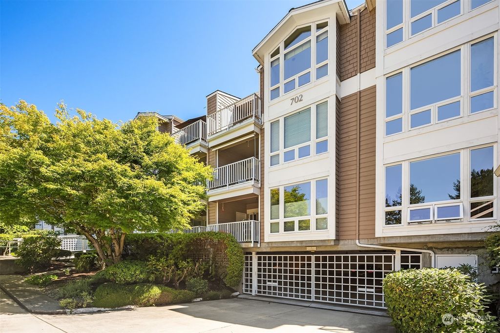 Photo of 702 Kirkland Way #6, Kirkland, WA 98033 (MLS # 2272143)