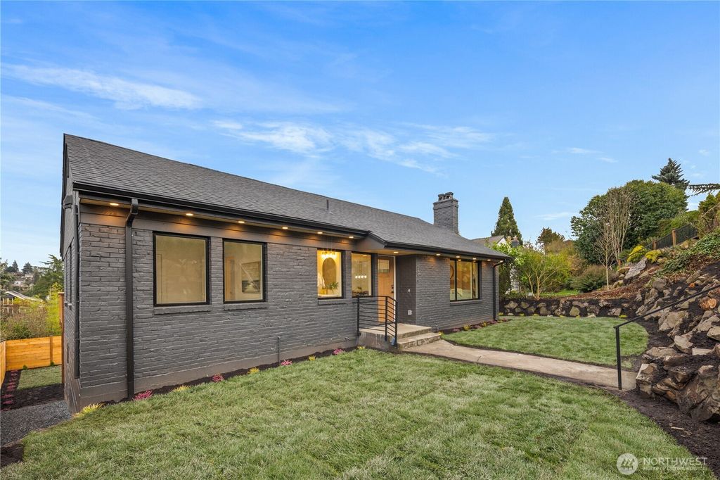 Photo of 2518 36th Avenue W, Seattle, WA 98199 (MLS # 2495544)