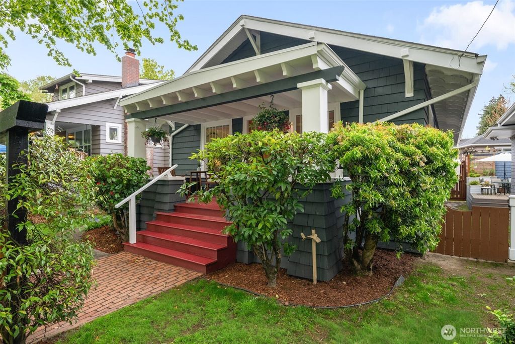 Photo of 1113 NE Ravenna Blvd Blvd, Seattle, WA 98105 (MLS # 2514362)