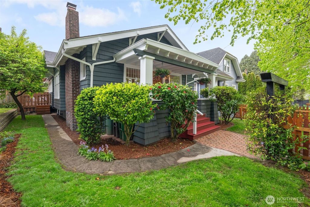 Photo of 1113 NE Ravenna Blvd Blvd, Seattle, WA 98105 (MLS # 2514362)