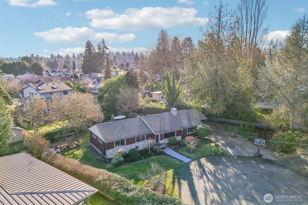 Photo of 11537 Corliss Avenue N, Seattle, WA 98133 (MLS # 2487790)
