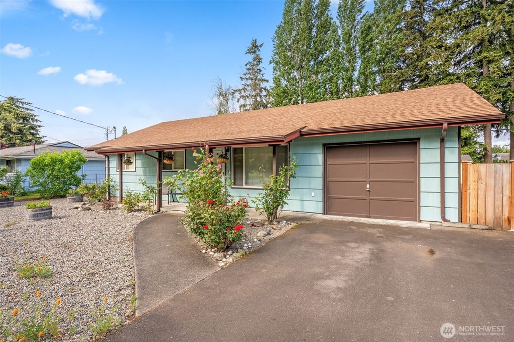 Photo of 2002 Cascade Place W, University Place, WA 98466 (MLS # 2522778)