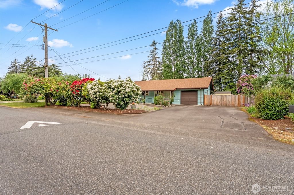 Photo of 2002 Cascade Place W, University Place, WA 98466 (MLS # 2522778)