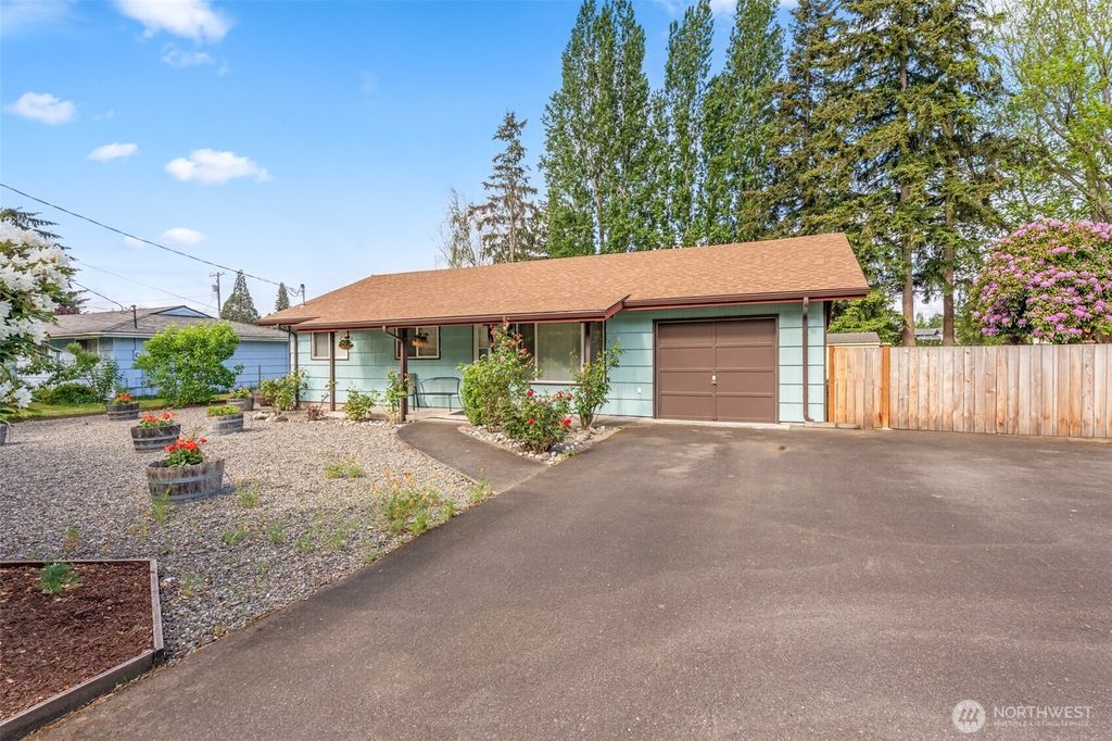 Photo of 2002 Cascade Place W, University Place, WA 98466 (MLS # 2522778)