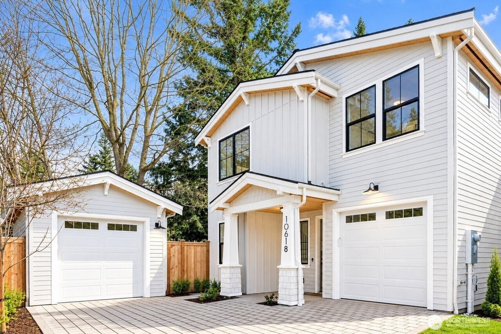 Photo of 10618 NE 54th Lane, Kirkland, WA 98033 (MLS # 2583458)