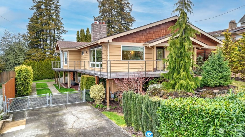 Photo of 904 N 36th Street, Renton, WA 98056 (MLS # 2209730)