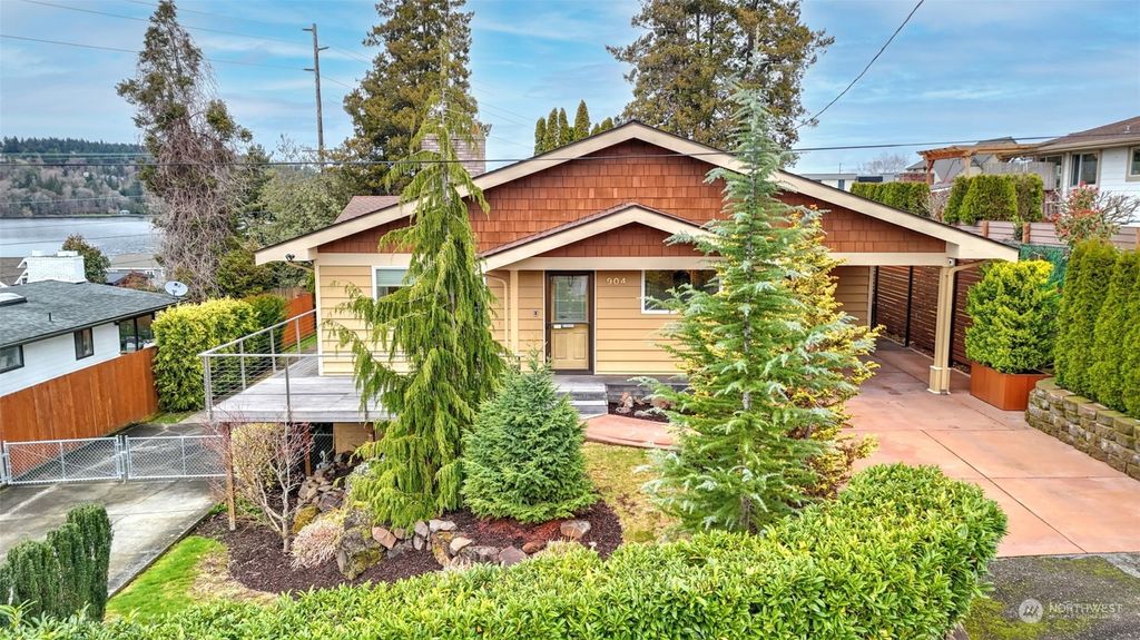 Photo of 904 N 36th Street, Renton, WA 98056 (MLS # 2209730)