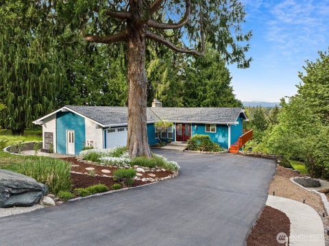 Photo of 5300 235th Avenue SE, Issaquah, WA 98029 (MLS # 2538789)