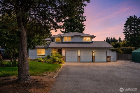 Photo of 820 Monroe Avenue NE, Renton, WA 98056 (MLS # 2589714)