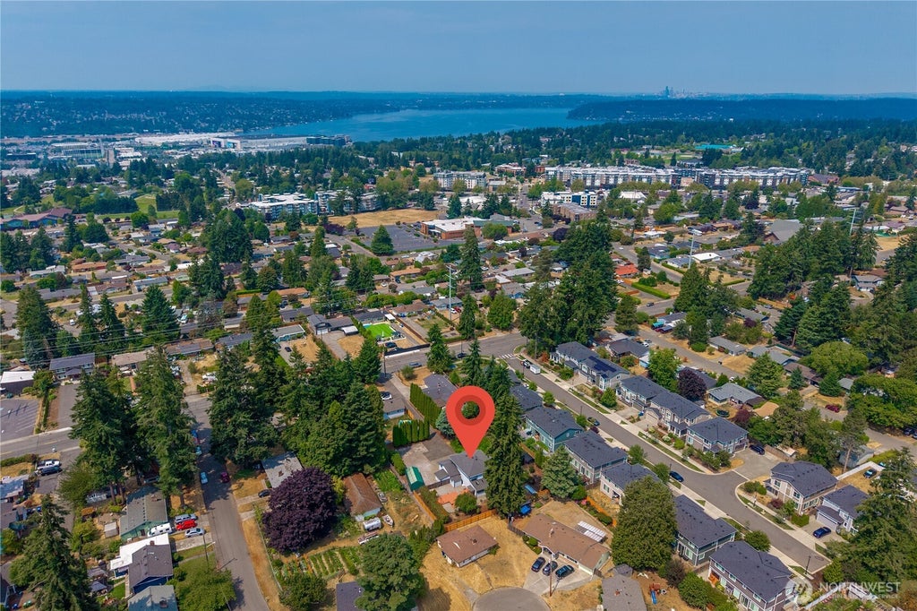 Photo of 820 Monroe Avenue NE, Renton, WA 98056 (MLS # 2589714)