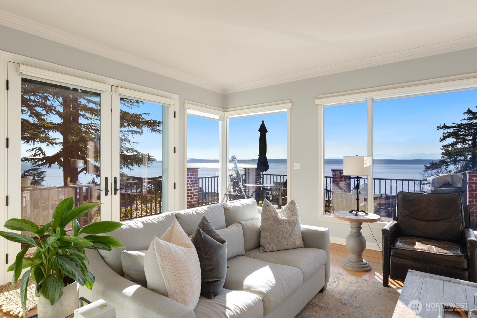 2803 Magnolia Boulevard W