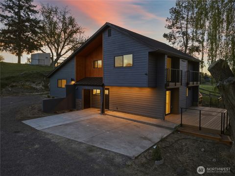 Photo of 54027 Summers Lane, Milton-Freewater, OR 97862 (MLS # 2506151)