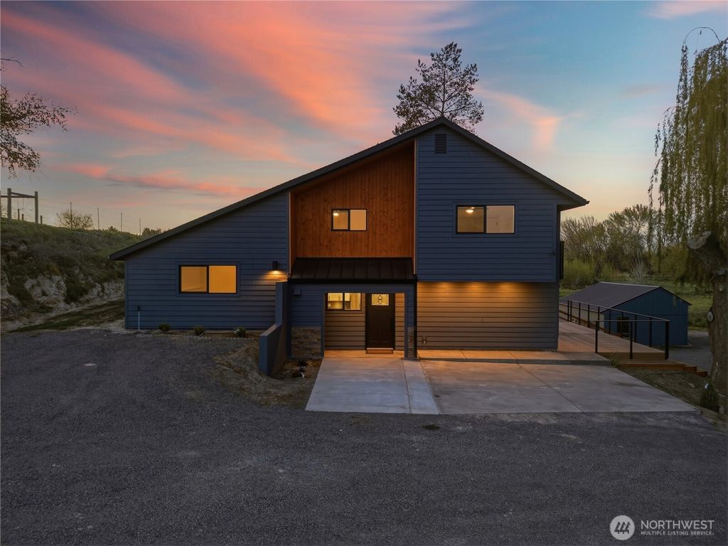 Photo of 54027 Summers Lane, Milton-Freewater, OR 97862 (MLS # 2506151)