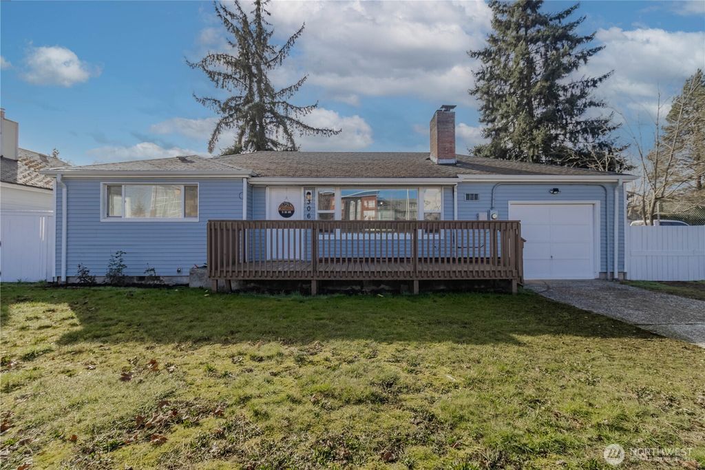 Photo of 306 122nd St S St, Tacoma, WA 98444 (MLS # 2485185)