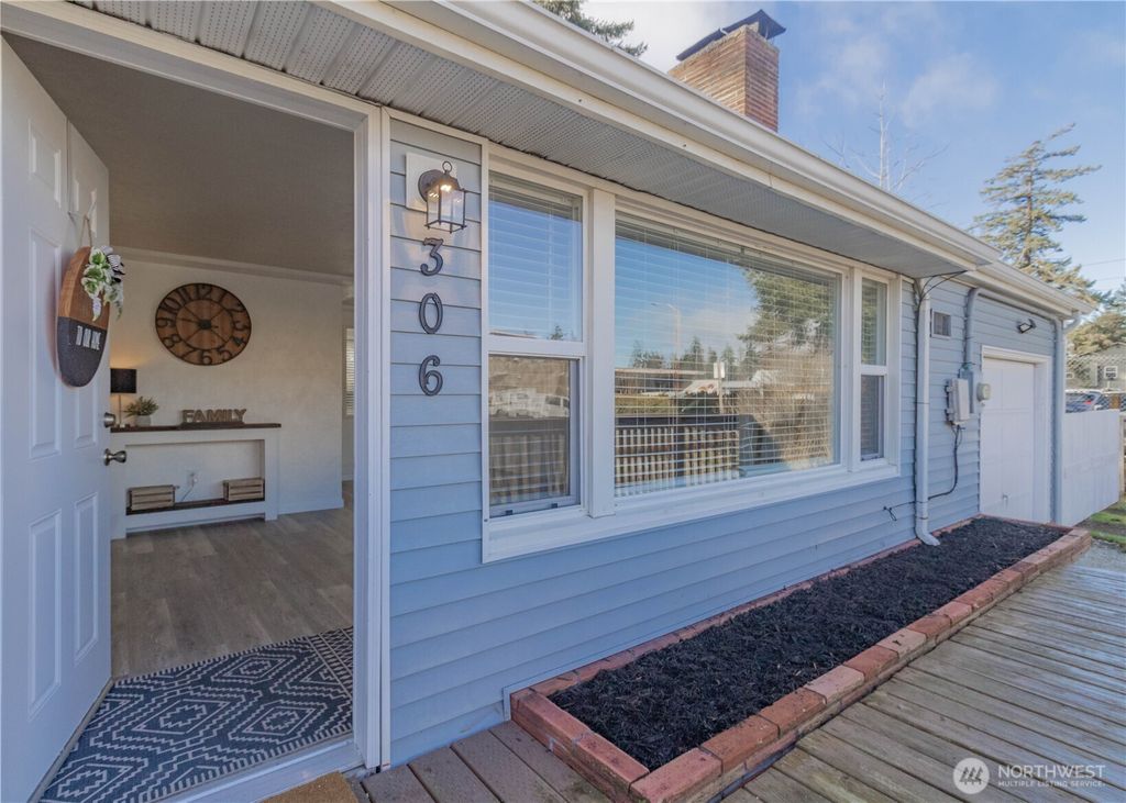 Photo of 306 122nd St S St, Tacoma, WA 98444 (MLS # 2485185)