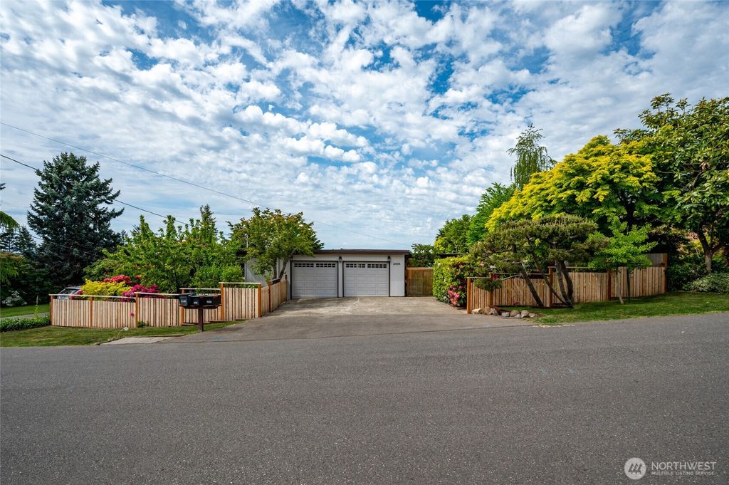 Photo of 2806 SW 167 Park, Burien, WA 98166 (MLS # 2522856)