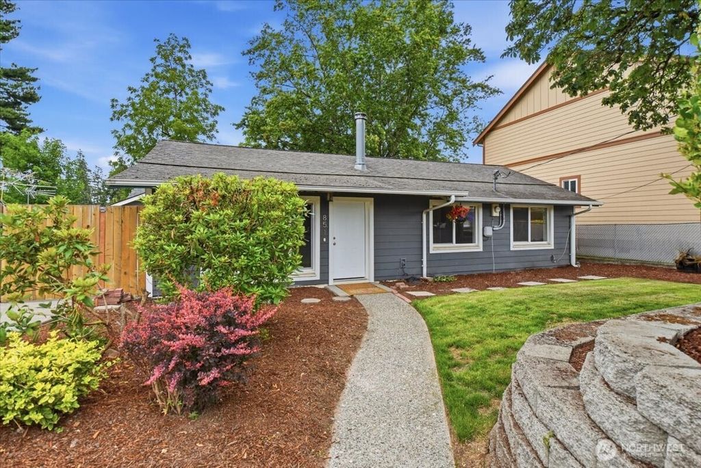 Photo of 851 Pierce Avenue NE, Renton, WA 98056 (MLS # 2550484)