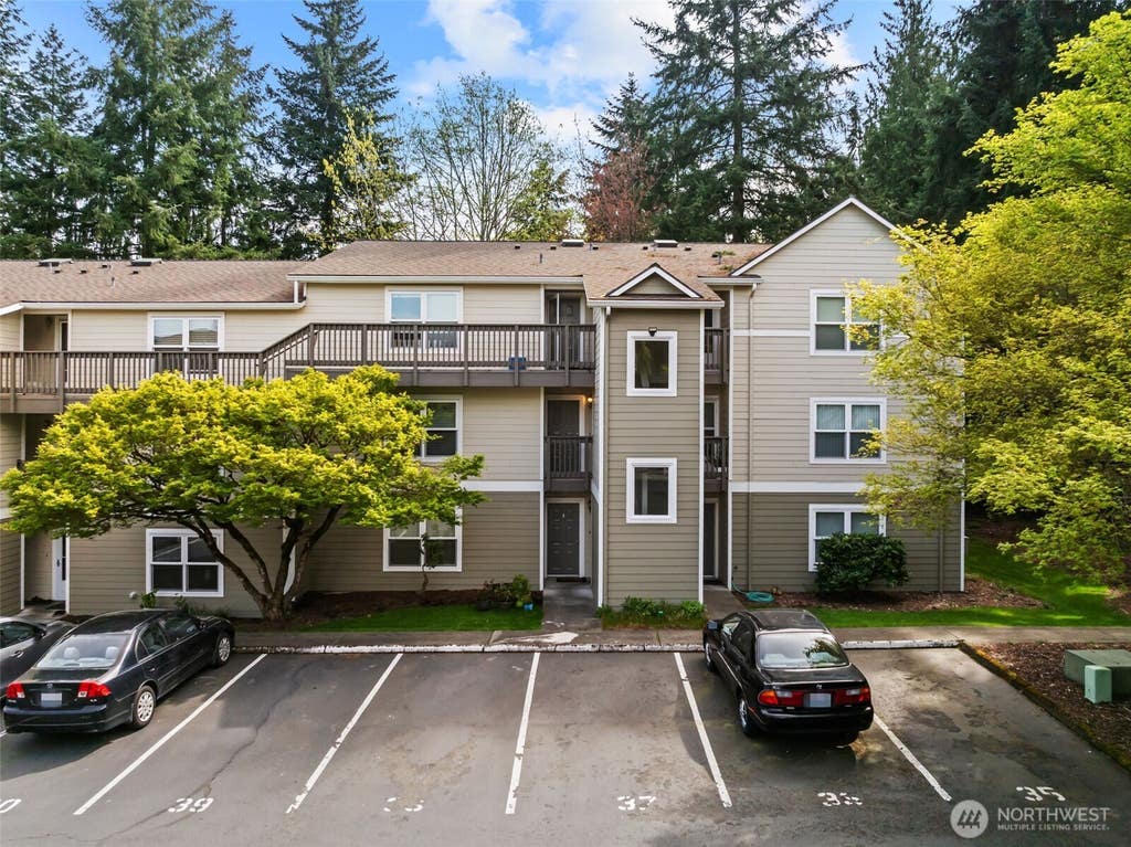 Photo of 8218 126th Avenue NE #E22, Kirkland, WA 98033 (MLS # 2567948)