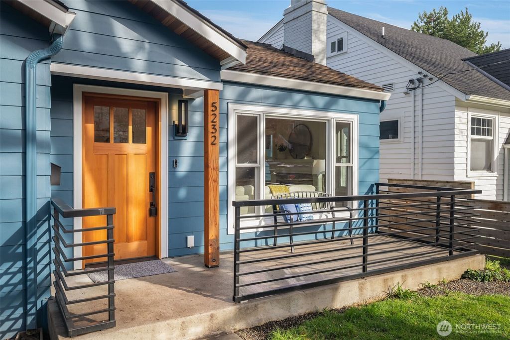 Photo of 5232 38th Avenue NE, Seattle, WA 98105 (MLS # 2497028)