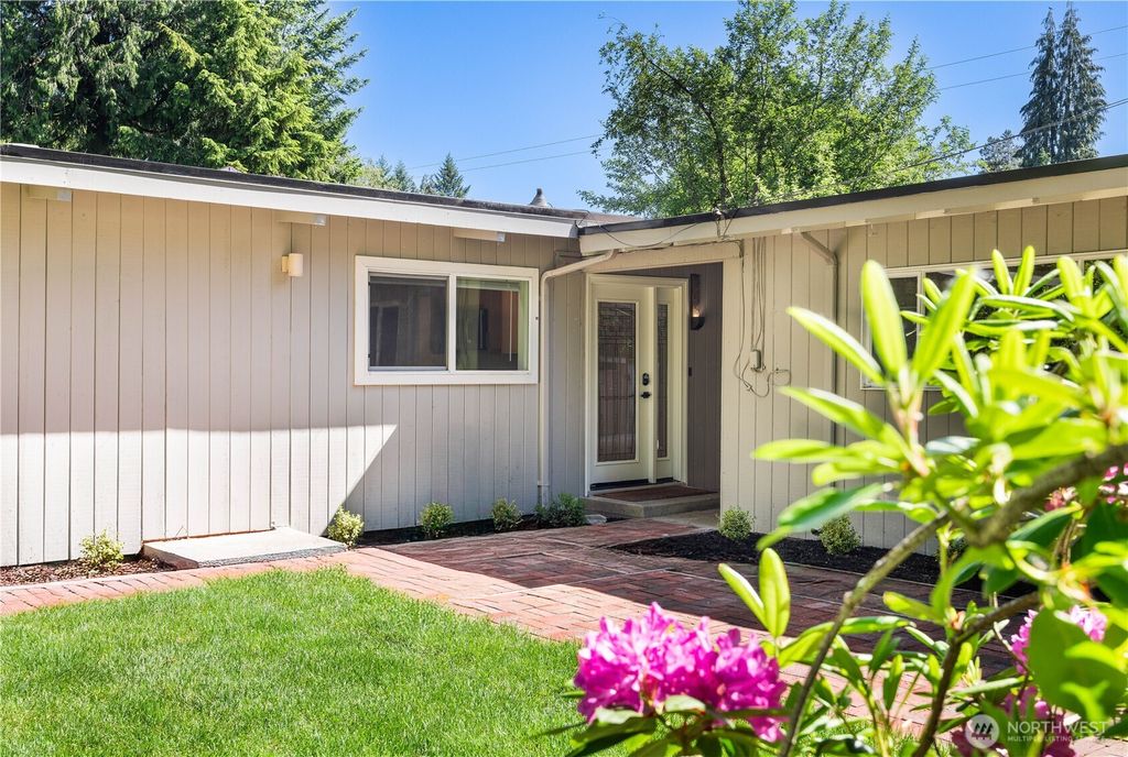 Photo of 639 130th Avenue NE, Bellevue, WA 98005 (MLS # 2382878)