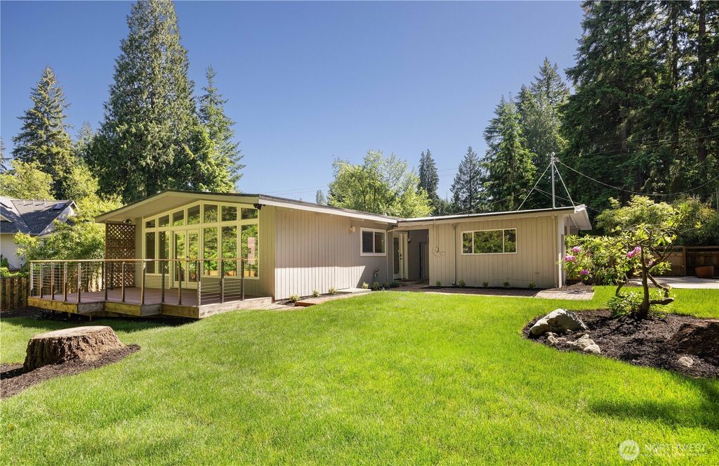 Photo of 639 130th Avenue NE, Bellevue, WA 98005 (MLS # 2382878)