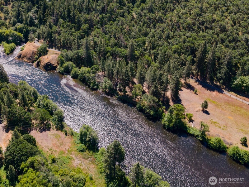 992 Highway 142 E