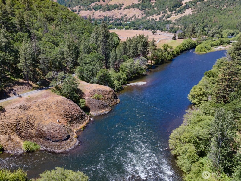 992 Highway 142 E