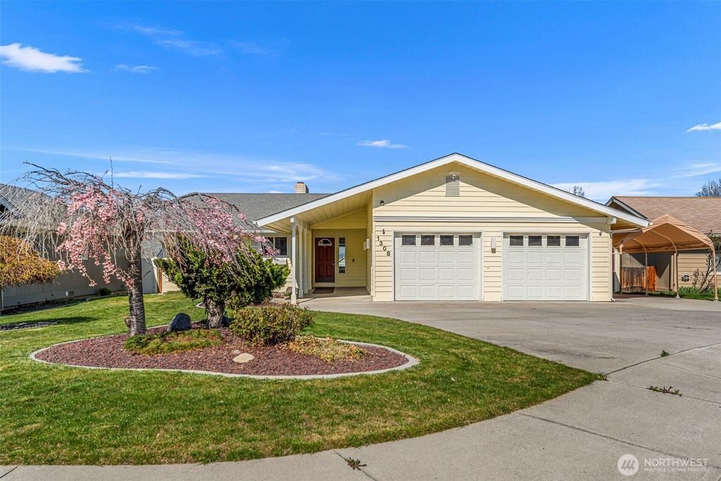 Photo of 1308 Seneca Avenue S, Wenatchee, WA 98801 (MLS # 2499164)