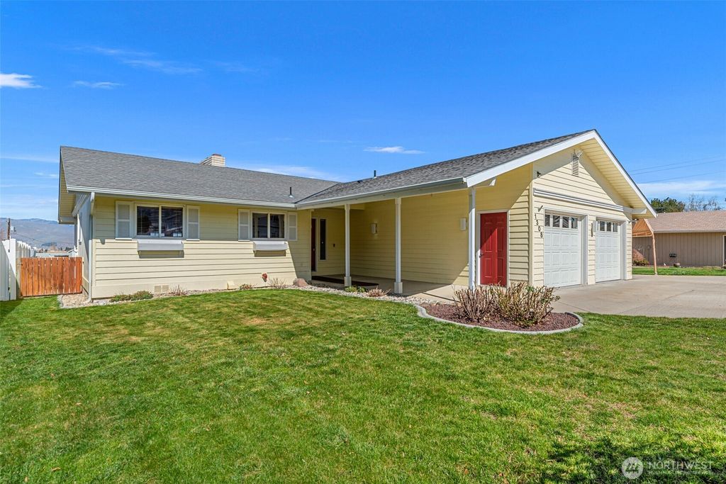 Photo of 1308 Seneca Avenue S, Wenatchee, WA 98801 (MLS # 2499164)