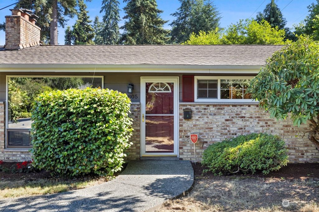 Photo of 8805 SE 62nd Street, Mercer Island, WA 98040 (MLS # 2265324)