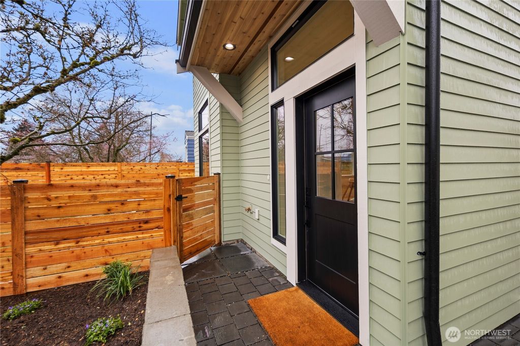 Photo of 522 NE 89th Street #A, Seattle, WA 98115 (MLS # 2492002)