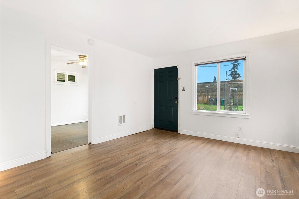 Photo of 806 5th Street SE, Auburn, WA 98002 (MLS # 2457646)