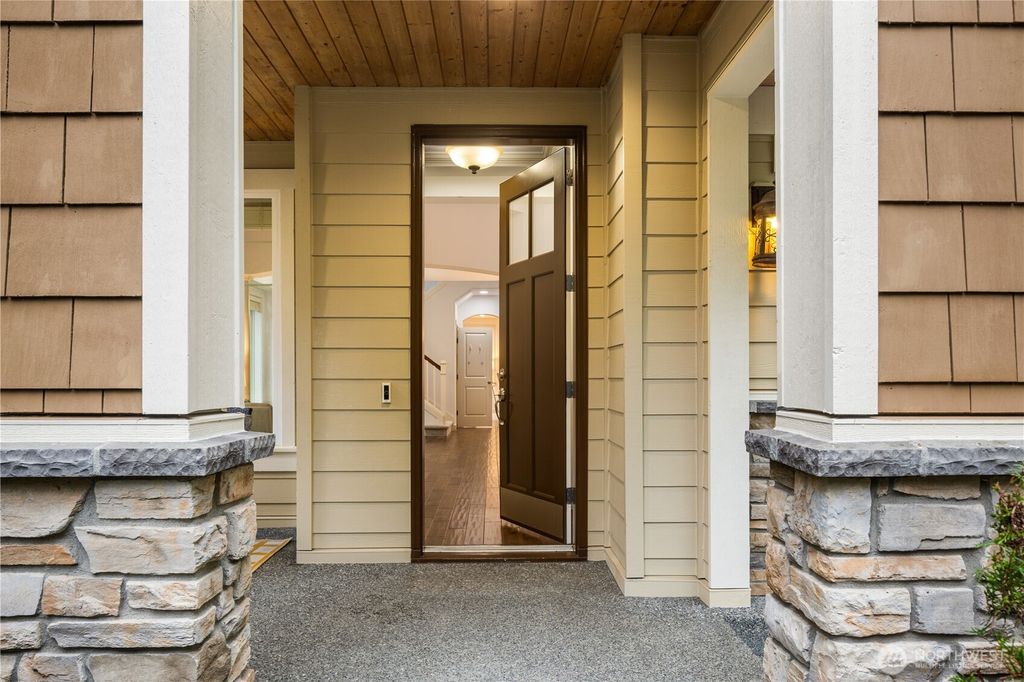 Photo of 10608 106th Place NE, Kirkland, WA 98033 (MLS # 2503977)