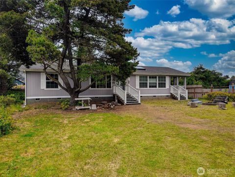 Photo of 313 Ocean Shores Boulevard NW, Ocean Shores, WA 98569 (MLS # 2525948)