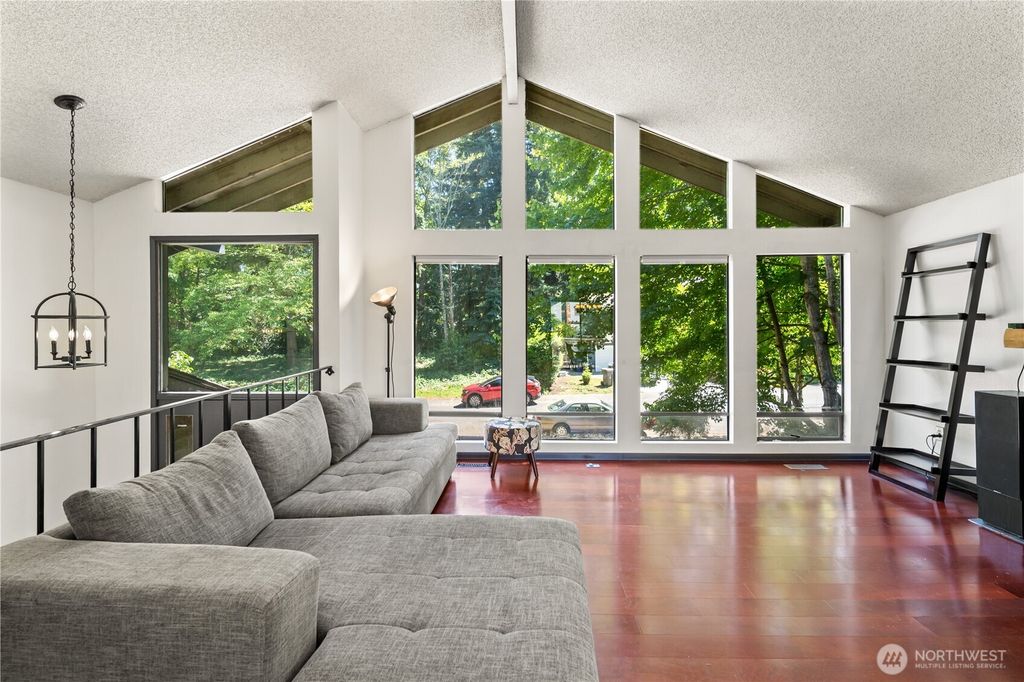 Photo of 13106 NE 110th Place, Kirkland, WA 98033 (MLS # 2545044)
