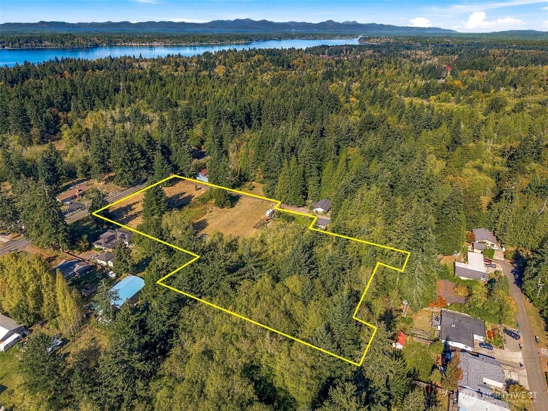 2738 Gull Harbor Road NE