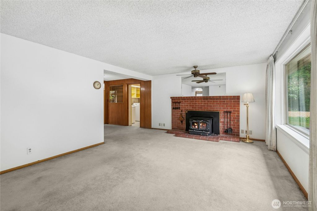 Photo of 16512 18th Avenue NE, Shoreline, WA 98155 (MLS # 2375725)