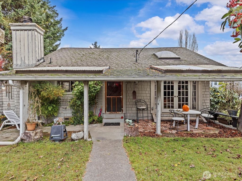 Photo of 13050 33rd Avenue S, Tukwila, WA 98168 (MLS # 2464995)