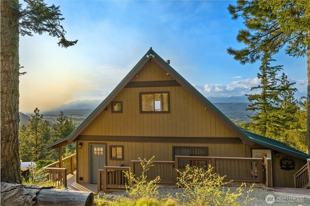 Photo of 811 Horse Heaven Road, Cle Elum, WA 98922 (MLS # 2516438)