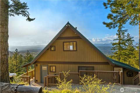 Photo of 811 Horse Heaven Road, Cle Elum, WA 98922 (MLS # 2516438)